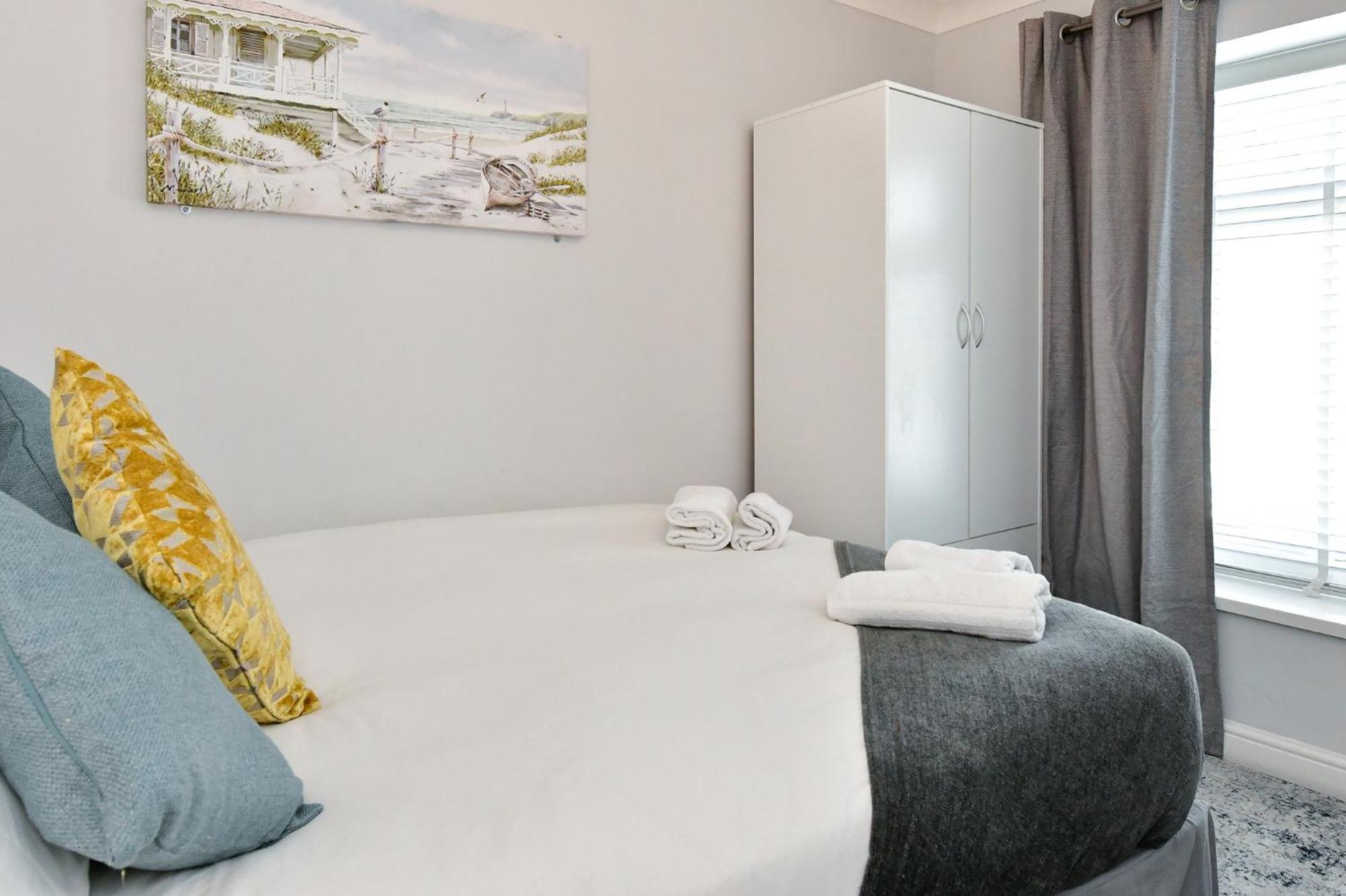 Free Parking - Heart Of The City - Superb Townhouse & Garden - Peaceful Area But Only 5Min Walk To Beach, Shops, Bars, Arena, Marina, Parks สวอนซี ภายนอก รูปภาพ