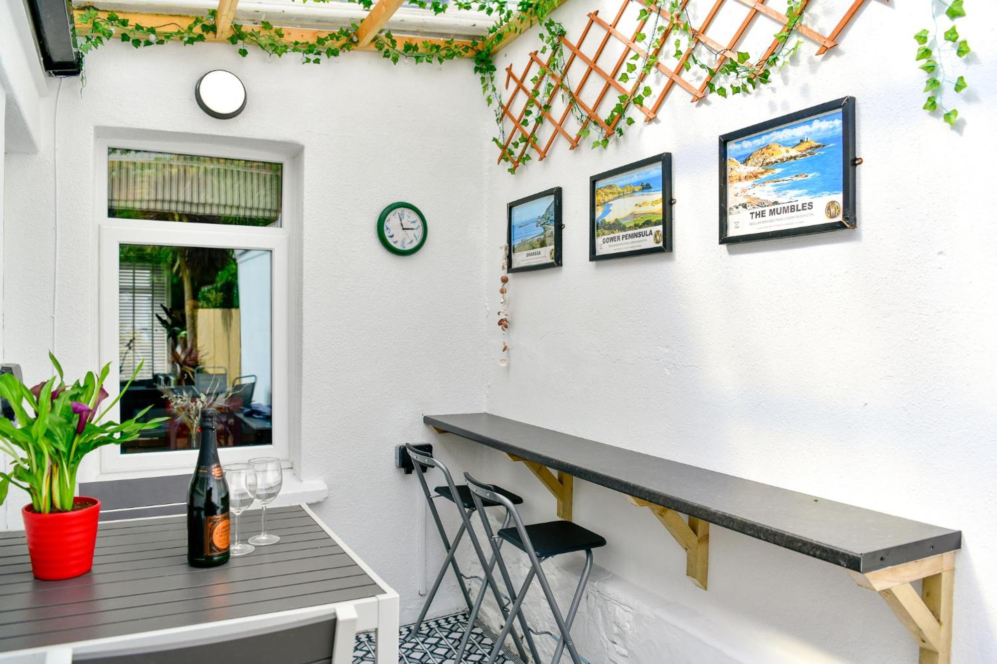 Free Parking - Heart Of The City - Superb Townhouse & Garden - Peaceful Area But Only 5Min Walk To Beach, Shops, Bars, Arena, Marina, Parks สวอนซี ภายนอก รูปภาพ