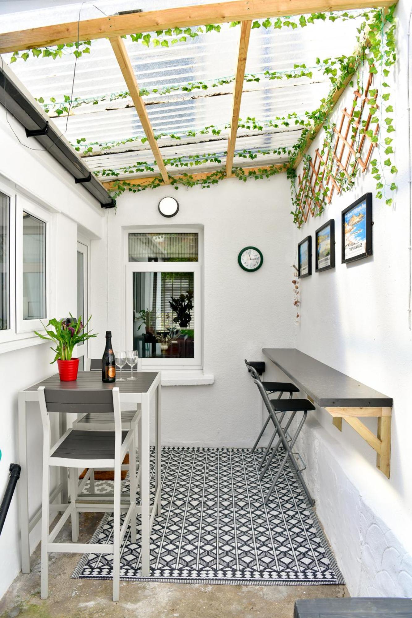 Free Parking - Heart Of The City - Superb Townhouse & Garden - Peaceful Area But Only 5Min Walk To Beach, Shops, Bars, Arena, Marina, Parks สวอนซี ภายนอก รูปภาพ